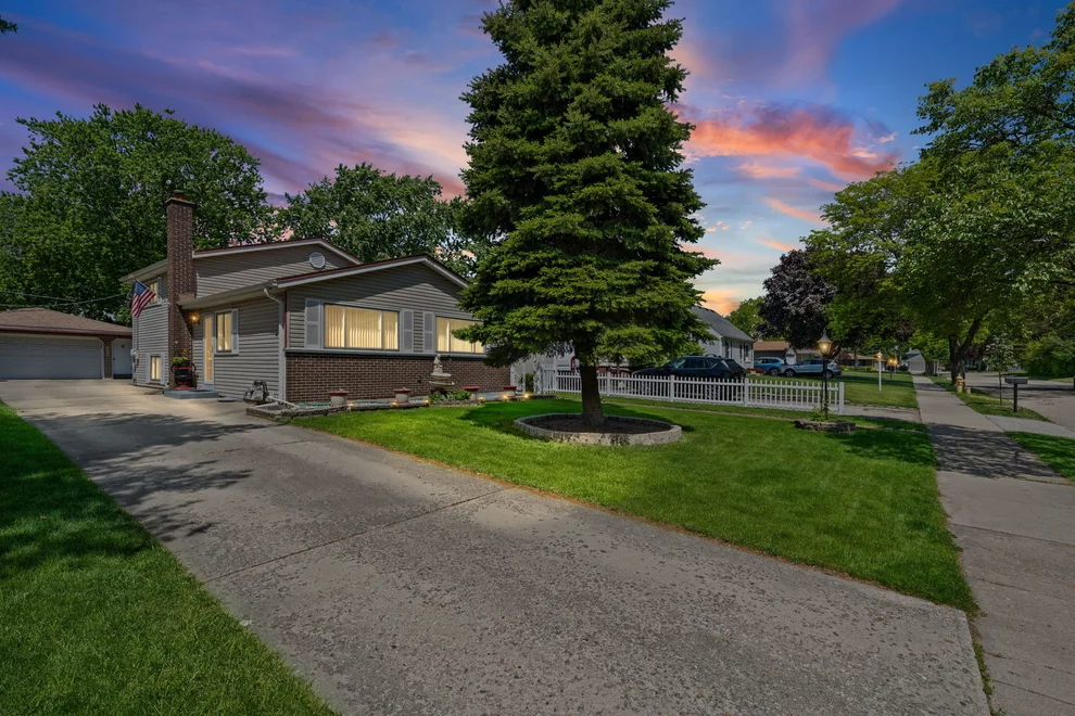 Unit for sale at 530 N Westwood Avenue, Lombard, IL 60148