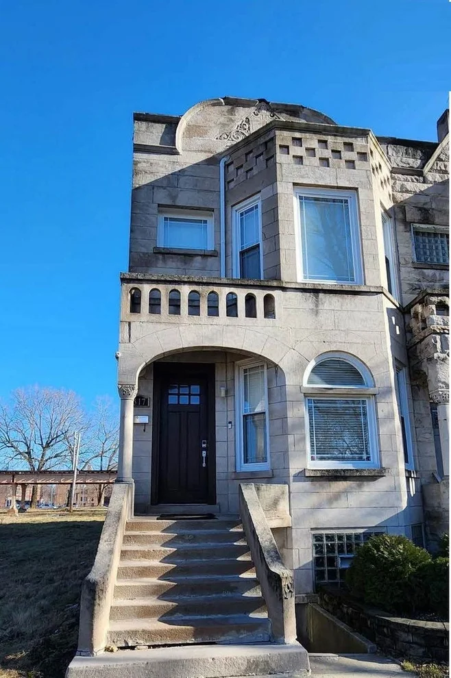 Unit for sale at 5317 S Prairie Avenue, Chicago, IL 60615