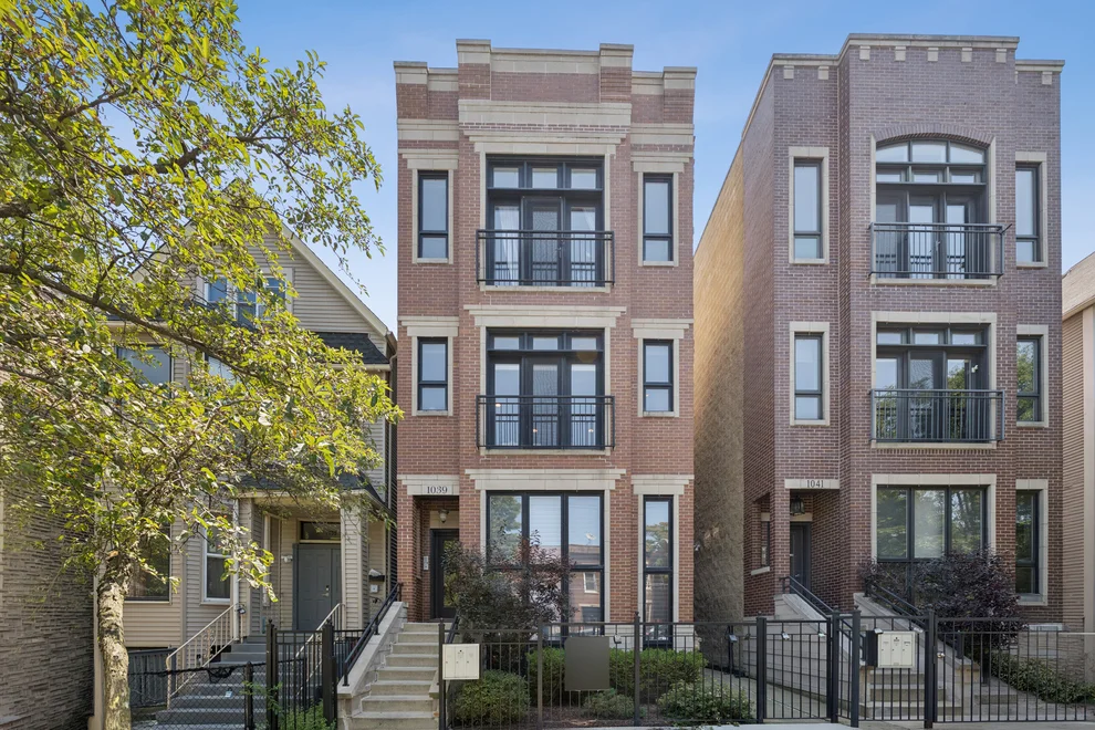 Unit for sale at 1039 W Grace Street, Chicago, IL 60613