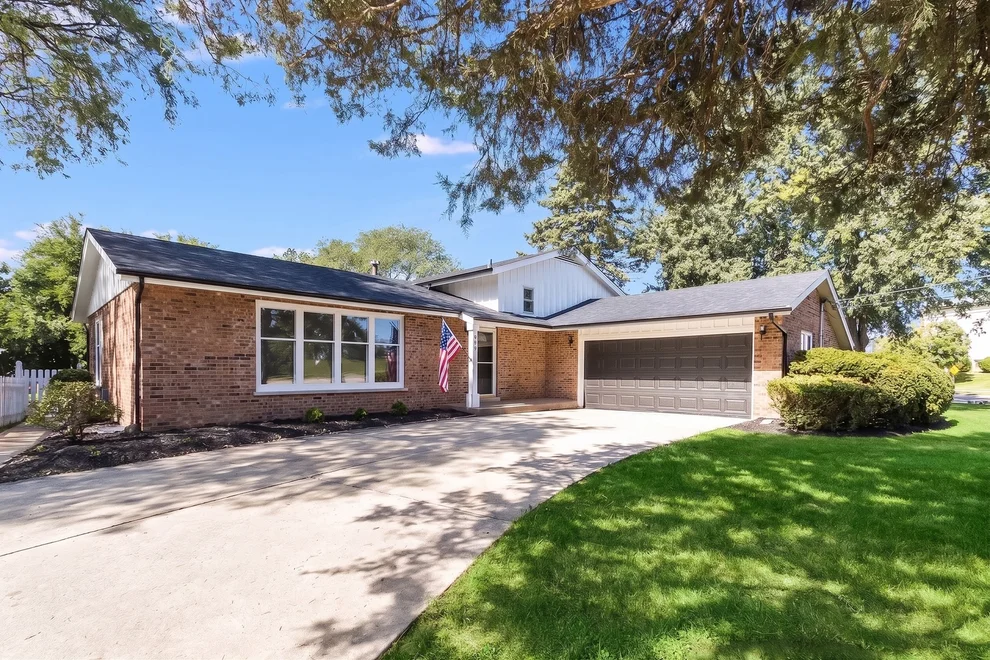 Unit for sale at 640 N Locust Street, Frankfort, IL 60423
