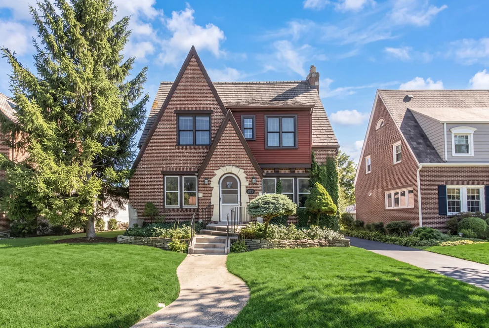 Unit for sale at 221 East Avenue, Park Ridge, IL 60068