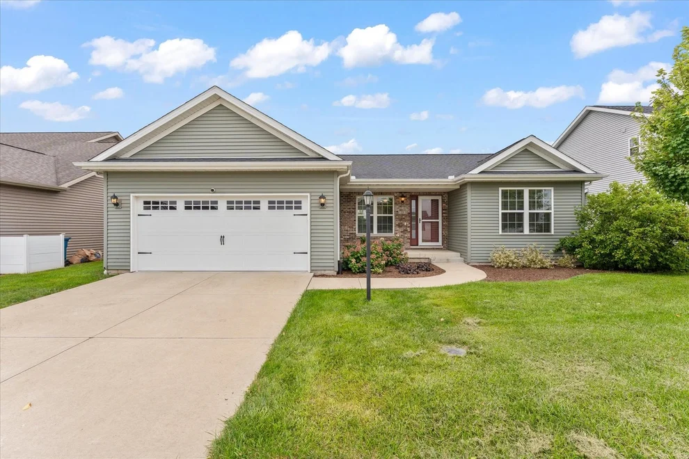 Unit for sale at 35 Lodge Trail, Monticello, IL 61856