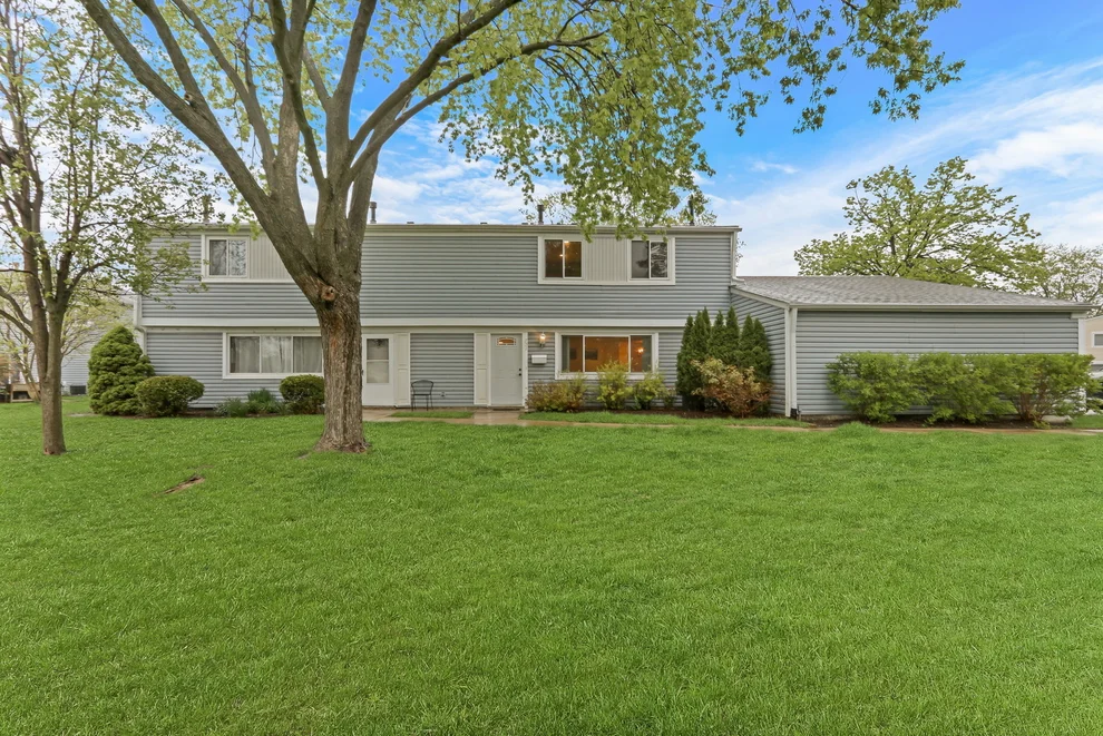 Unit for sale at 751 Dover Place, Wheeling, IL 60090