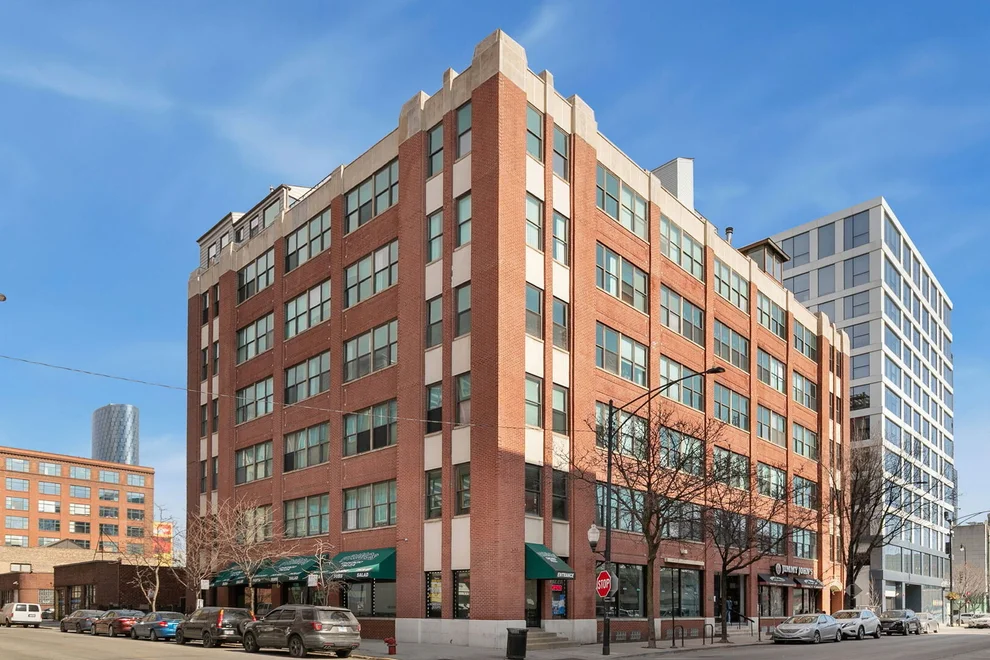 Unit for sale at 812 W Van Buren Street, Chicago, IL 60607