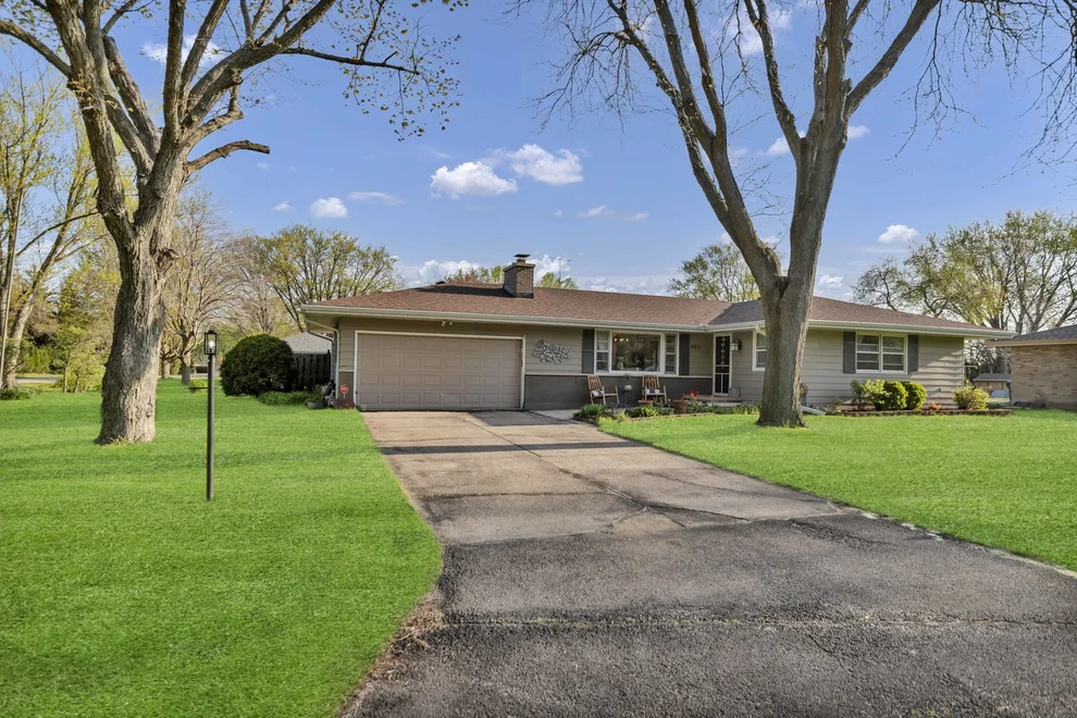 Unit for sale at 405 Thomas Drive, Sycamore, IL 60178