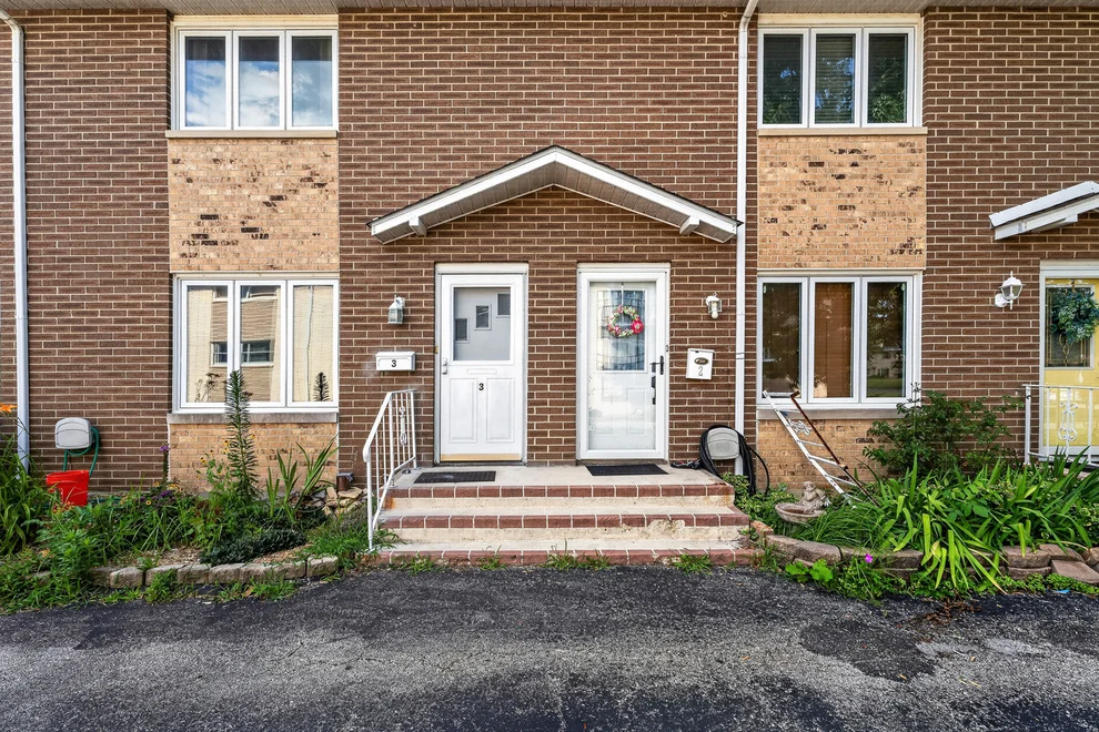 Unit for sale at 613 E 3rd Street, Lockport, IL 60441