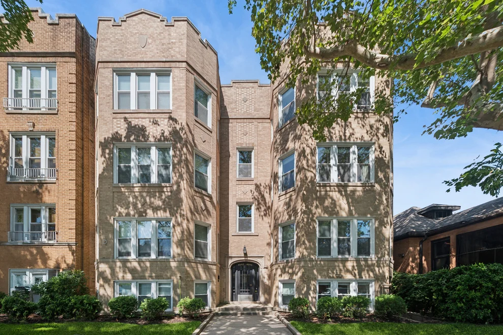 Unit for sale at 4844 N Hoyne Avenue, Chicago, IL 60625