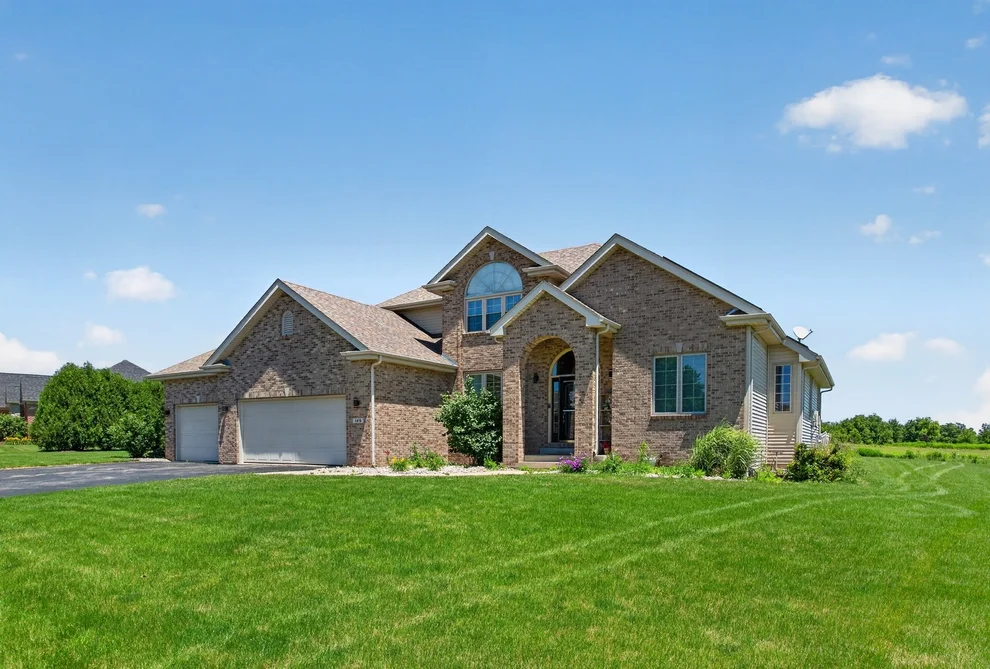Unit for sale at 129 Titleist Trail, Poplar Grove, IL 61065