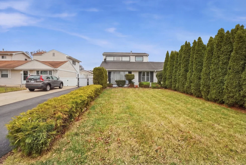 Unit for sale at 8947 S Komensky Avenue, Hometown, IL 60456