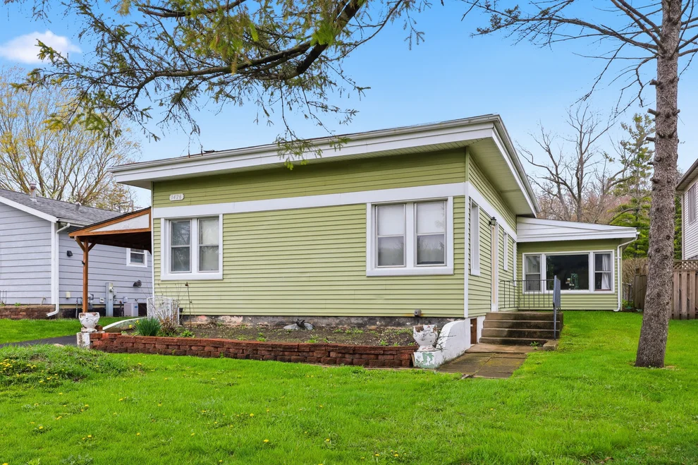 Unit for sale at 1426 N Harrison Street, Algonquin, IL 60102