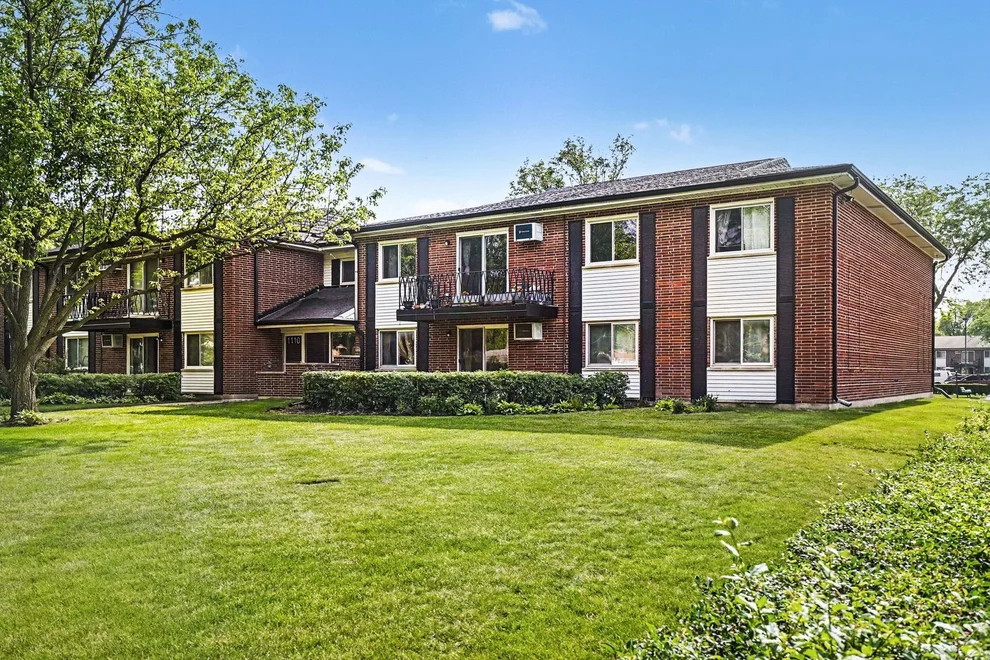 Unit for sale at 1110 N Dale Avenue, Arlington Heights, IL 60004