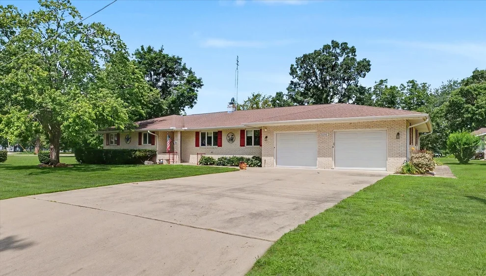 Unit for sale at 1001 E Richardson Street, Farmer City, IL 61842