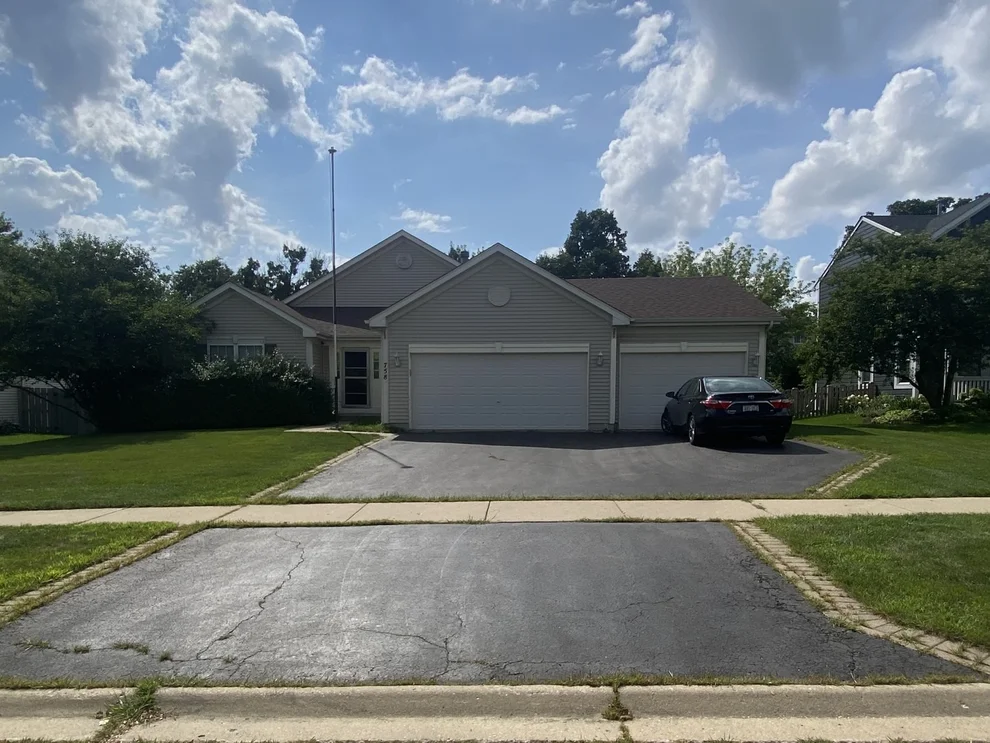 Unit for sale at 758 N Overlook Trail, Round Lake, IL 60073
