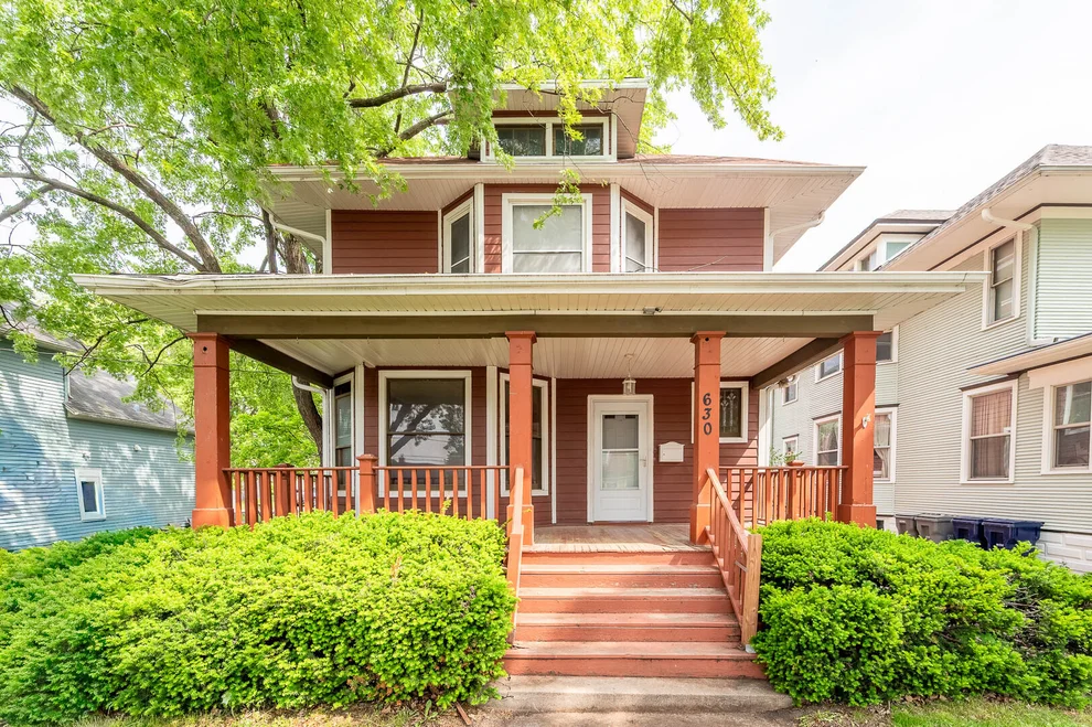 Unit for sale at 630 Forest Avenue, Elgin, IL 60120