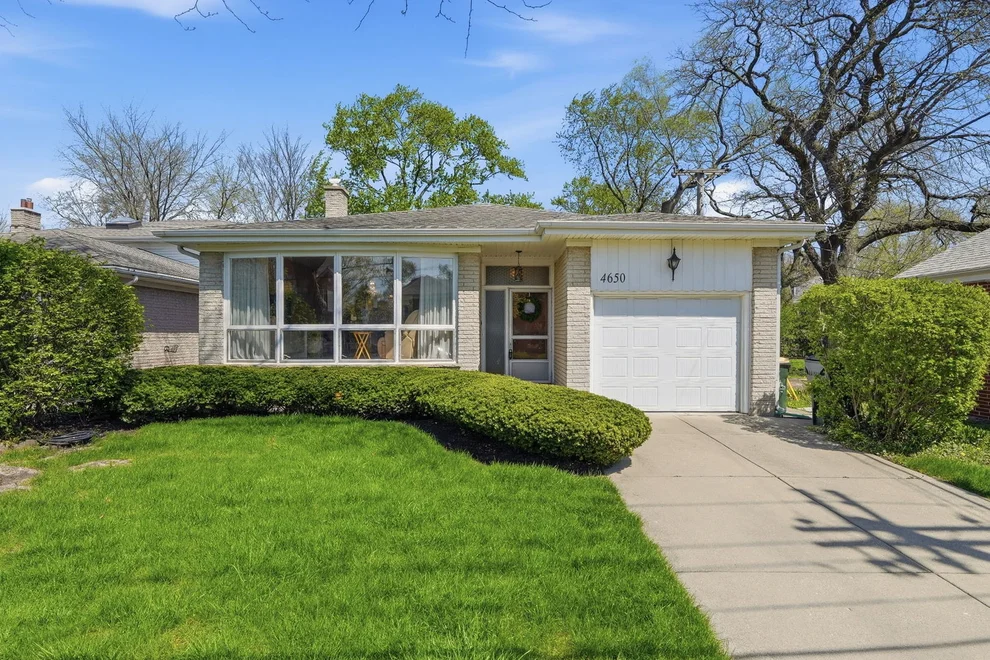 Unit for sale at 4650 W Lunt Avenue, Lincolnwood, IL 60712