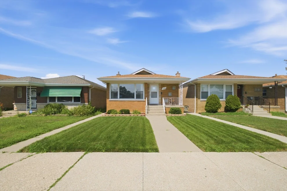 Unit for sale at 12718 S Justine Street, Calumet Park, IL 60827