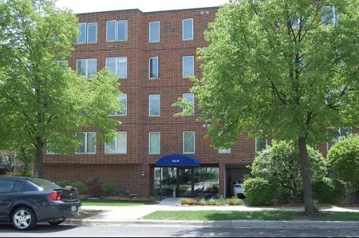 Unit for sale at 355 W MINER, ARLINGTON HEIGHTS, IL 60005