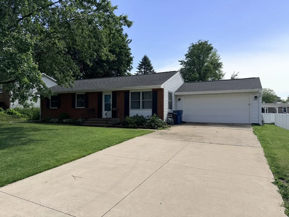 Unit for sale at 833 King Arthur Lane, Ottawa, IL 61350