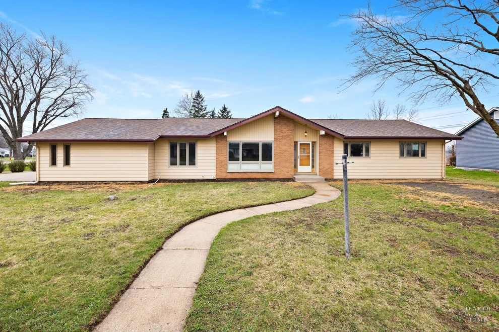 Unit for sale at 10817 Bonnie Brae Road, Huntley, IL 60142