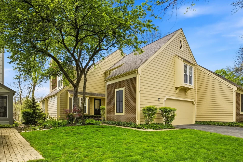 Unit for sale at 76 Whittington Course, St. Charles, IL 60174
