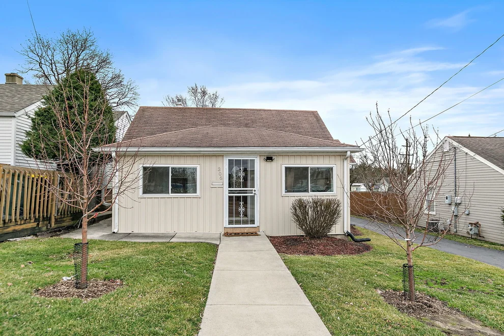 Unit for sale at 306 Johnson Street, East Dundee, IL 60118