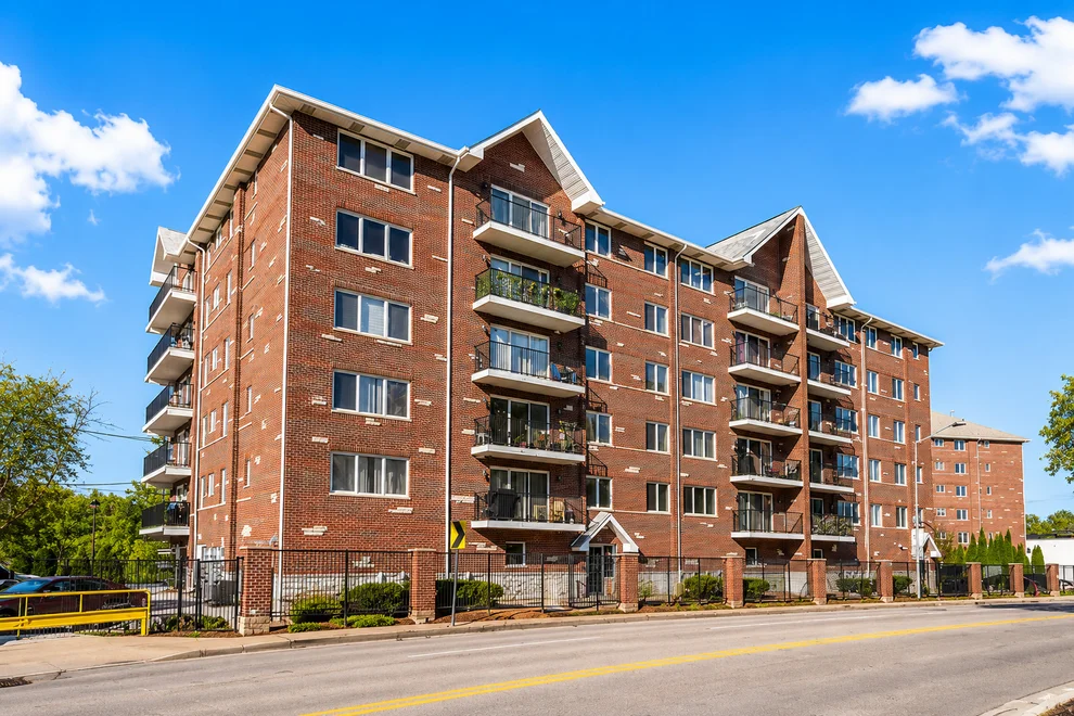 Unit for sale at 8030 RIVERWALK Drive, Lyons, IL 60534