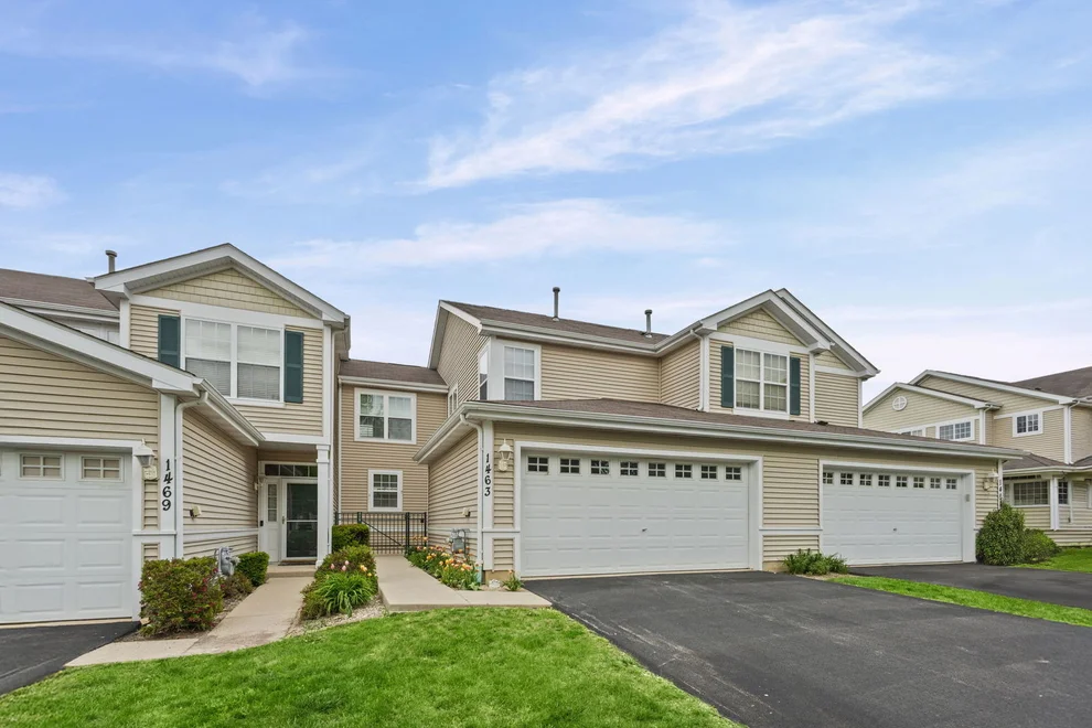 Unit for sale at 1463 W Remington Lane, Round Lake, IL 60073