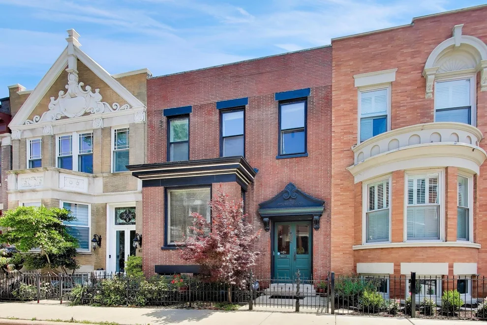 Unit for sale at 3807 N Alta Vista Terrace, Chicago, IL 60613