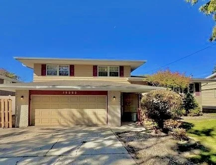 Unit for sale at 19252 Oakwood Avenue, Lansing, IL 60438