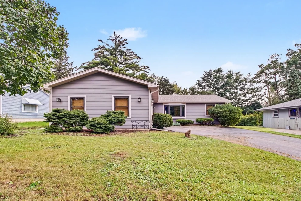 Unit for sale at 821 S Hough Street, Barrington, IL 60010