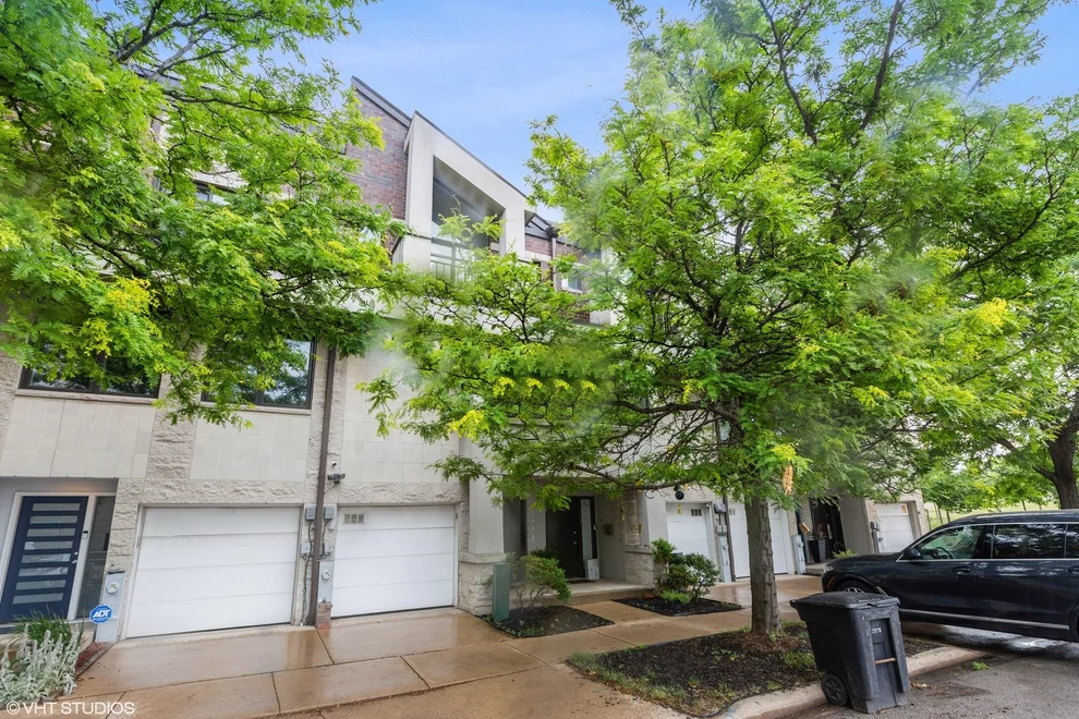 Unit for sale at 659 N Carpenter Street, Chicago, IL 60642