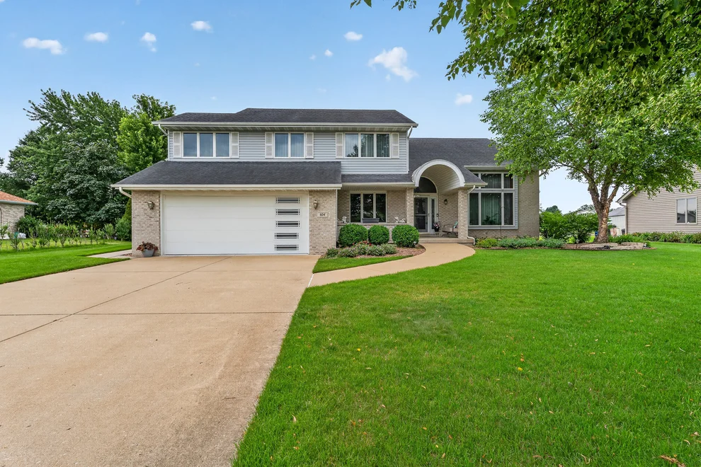 Unit for sale at 604 Mahoney Drive, Minooka, IL 60447