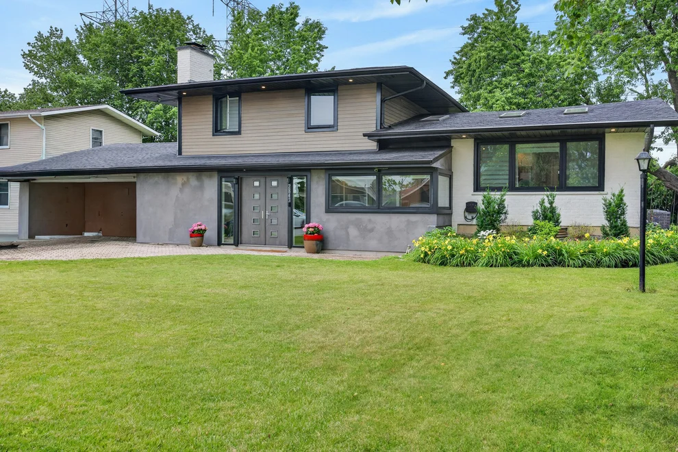 Unit for sale at 2843 S Briarwood Drive E, Arlington Heights, IL 60005