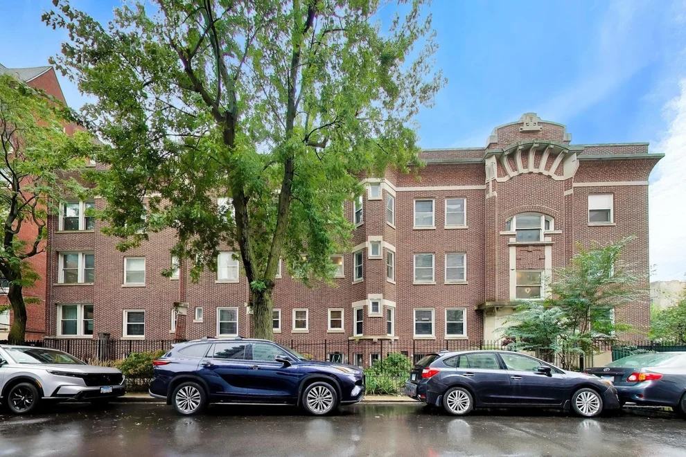 Unit for sale at 955 W Carmen Avenue, Chicago, IL 60640