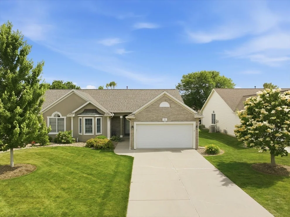 Unit for sale at 25 Inglewood Lane, Bloomington, IL 61704
