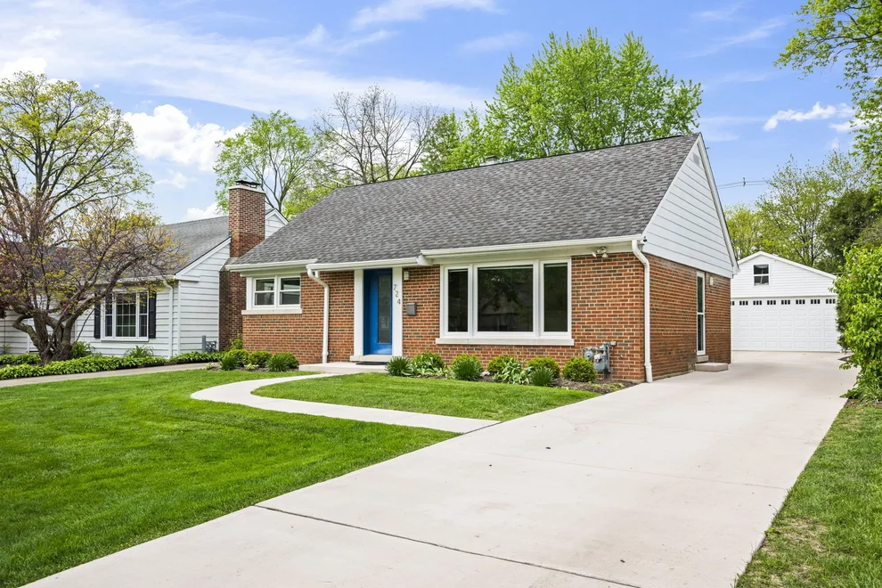 Unit for sale at 724 S Vail Avenue, Arlington Heights, IL 60004
