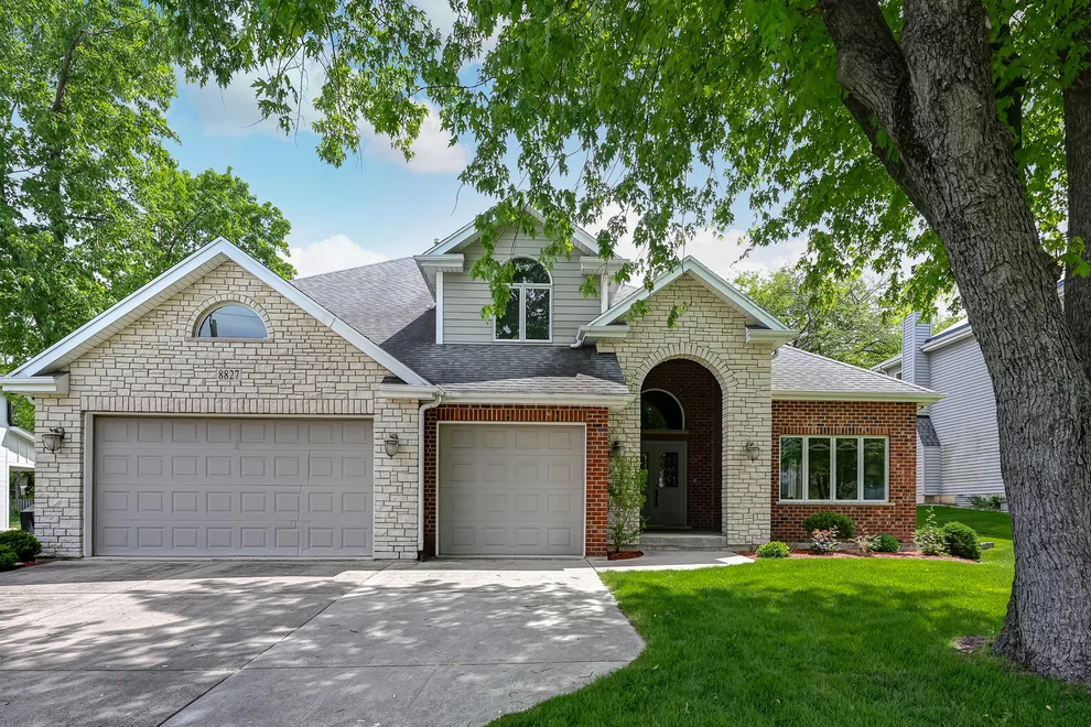 Unit for sale at 8827 Palisades Road, Burr Ridge, IL 60527