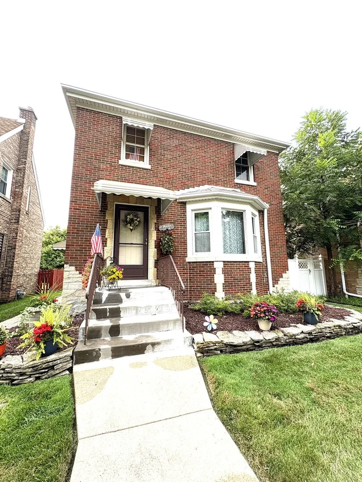 Unit for sale at 3620 Wenonah Avenue, Berwyn, IL 60402