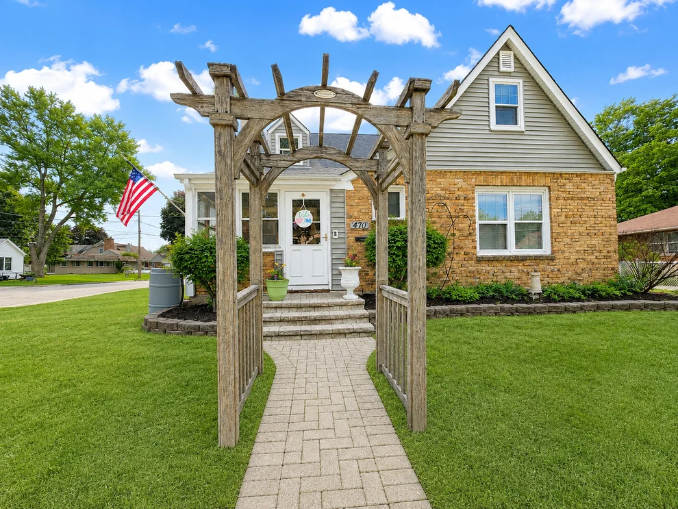 Unit for sale at 470 MARGUERITE Street, Elgin, IL 60123