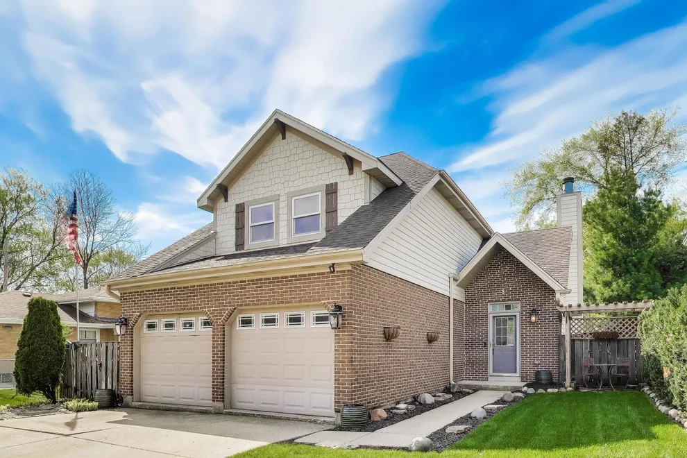 Unit for sale at 513 E Central Road, Arlington Heights, IL 60005