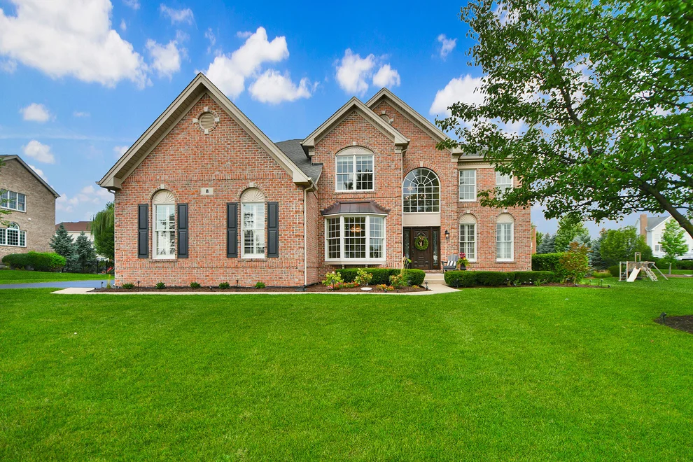 Unit for sale at 8 Prairie Landings Court, Hawthorn Woods, IL 60047