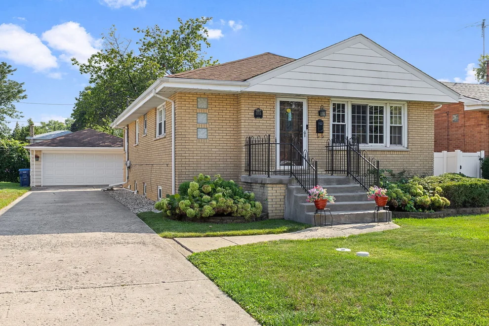 Unit for sale at 5705 W Maple Avenue, Berkeley, IL 60163