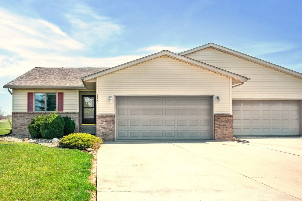 Unit for sale at 109 E Lake Court, Atlanta, IL 61723