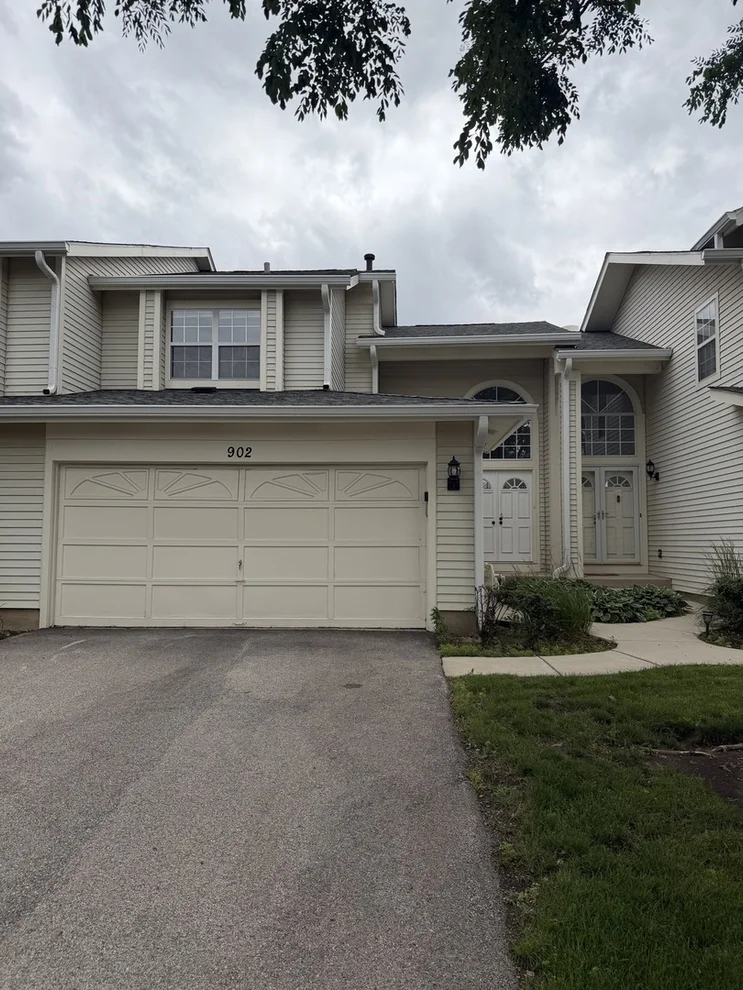 Unit for sale at 902 Sturnbridge Court, Schaumburg, IL 60173