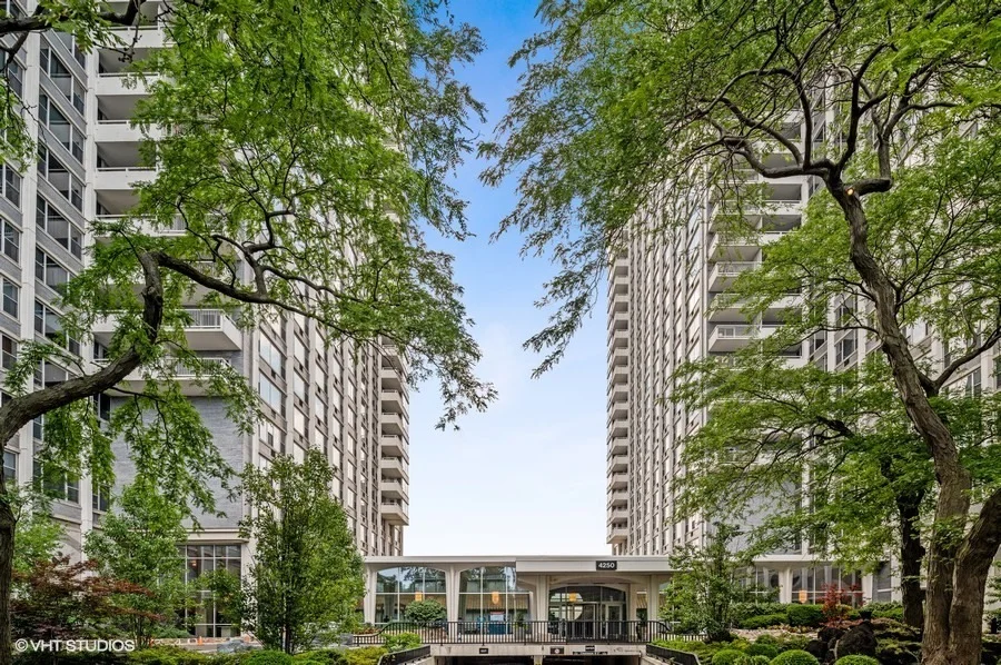 Unit for sale at 4250 N MARINE Drive, Chicago, IL 60613
