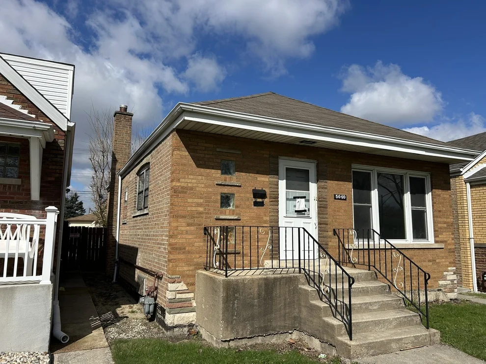 Unit for sale at 5040 S LEAMINGTON Avenue, Chicago, IL 60638