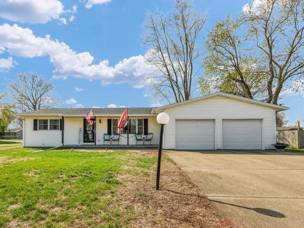 Unit for sale at 205 E Briarcliff Drive, St. Joseph, IL 61873