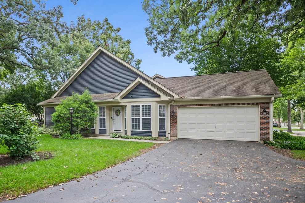Unit for sale at 689 Bent Ridge Lane, Elgin, IL 60120