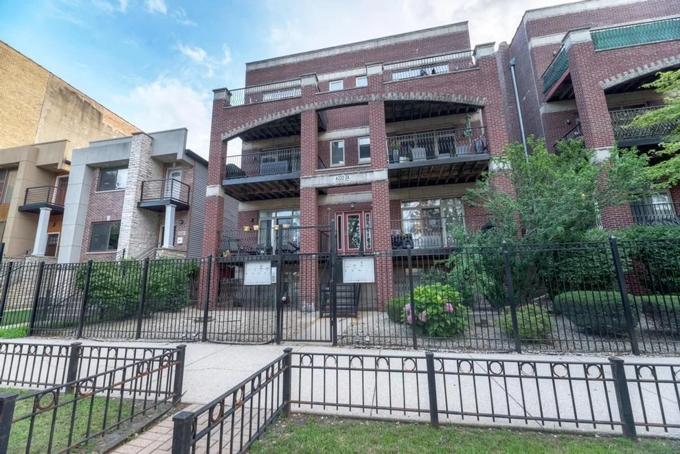 Unit for sale at 4224 S KING Drive, Chicago, IL 60653