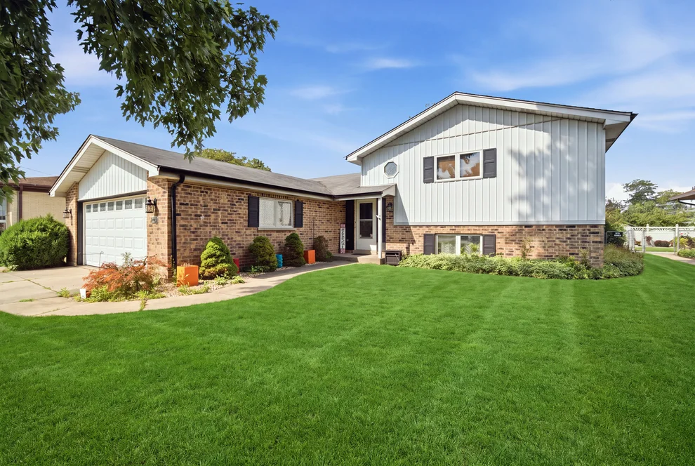 Unit for sale at 2238 Elmira Avenue, Des Plaines, IL 60018